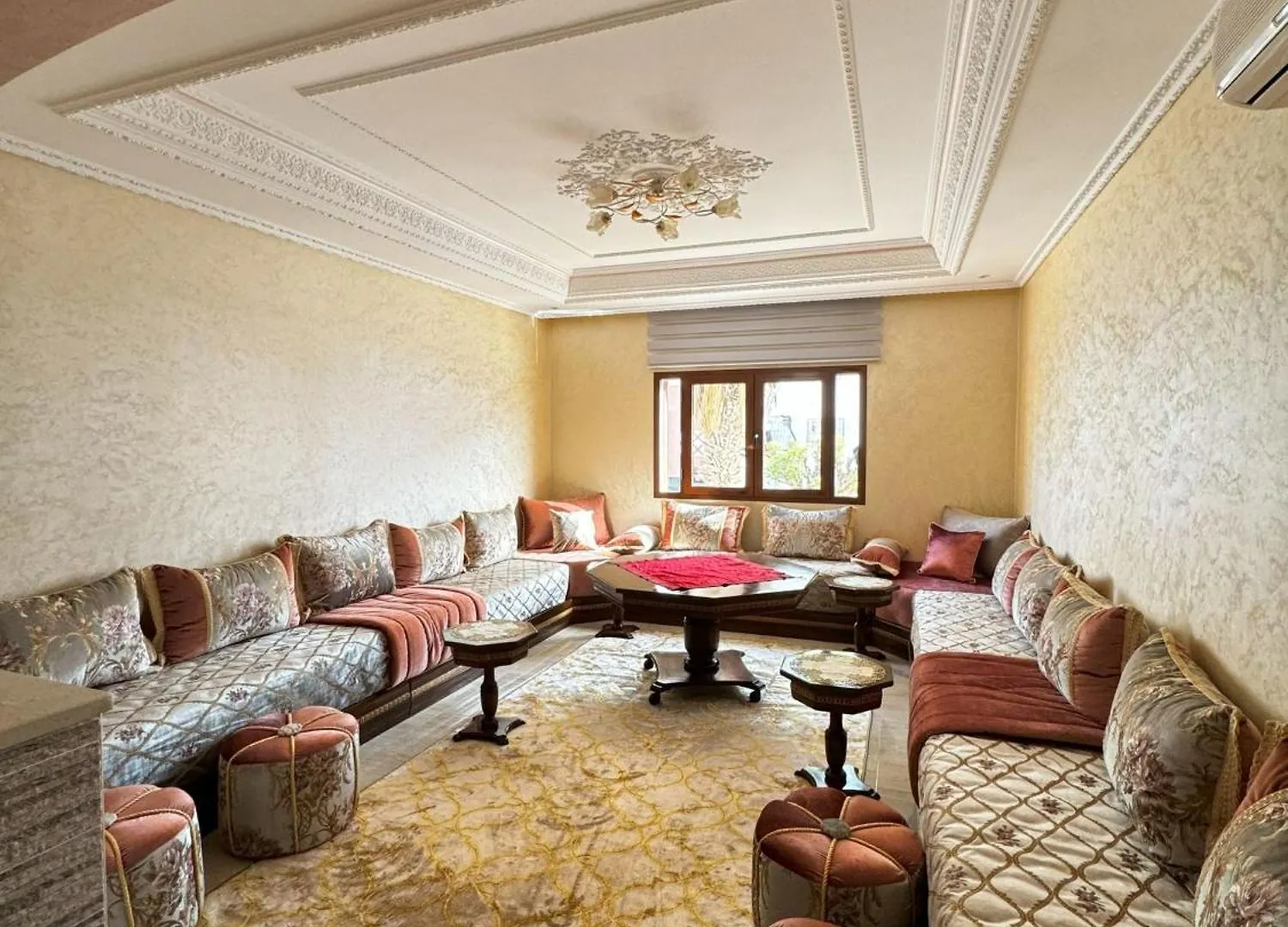 Family Comfort House - Extension Al Fiddia ile iletişim
